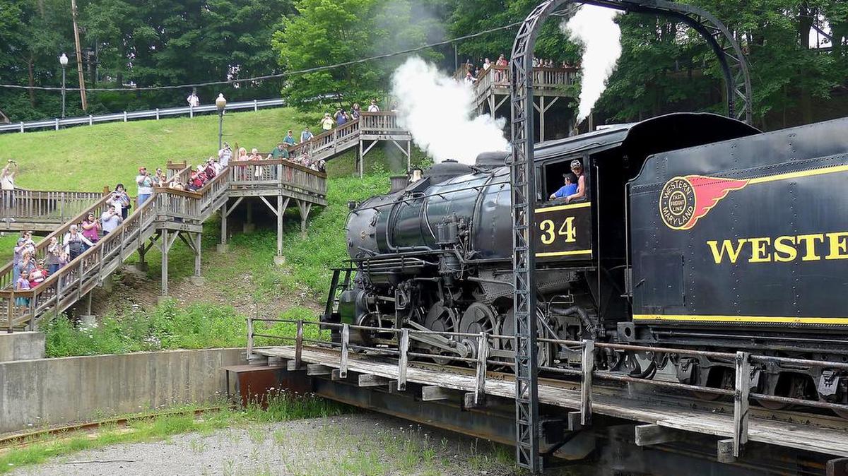 
Passengers line the steps up to Frostburg, Md., to watch locomotive 734 revolve on a turntable for its return trip to Cumberland. 
