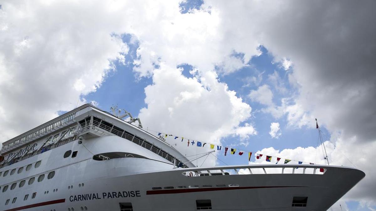 A cruise expert advises travelers to leave their complaining nature at the dock, and Heloise concurs.