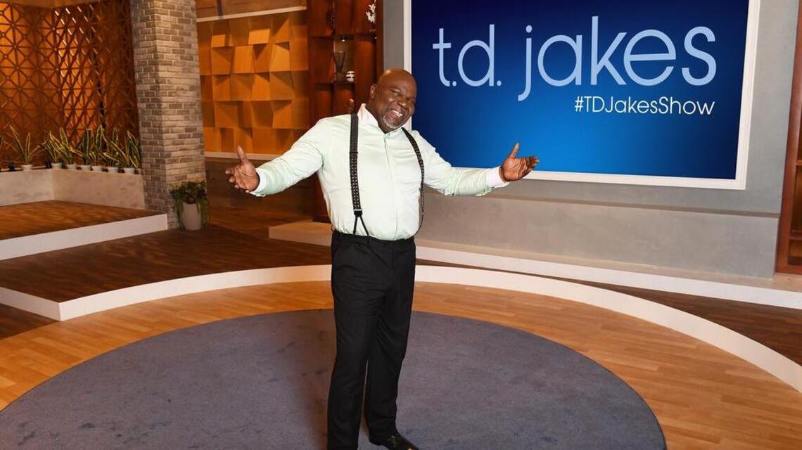 Bishop T.D. Jakes suffers “slight health incident” during Sunday service