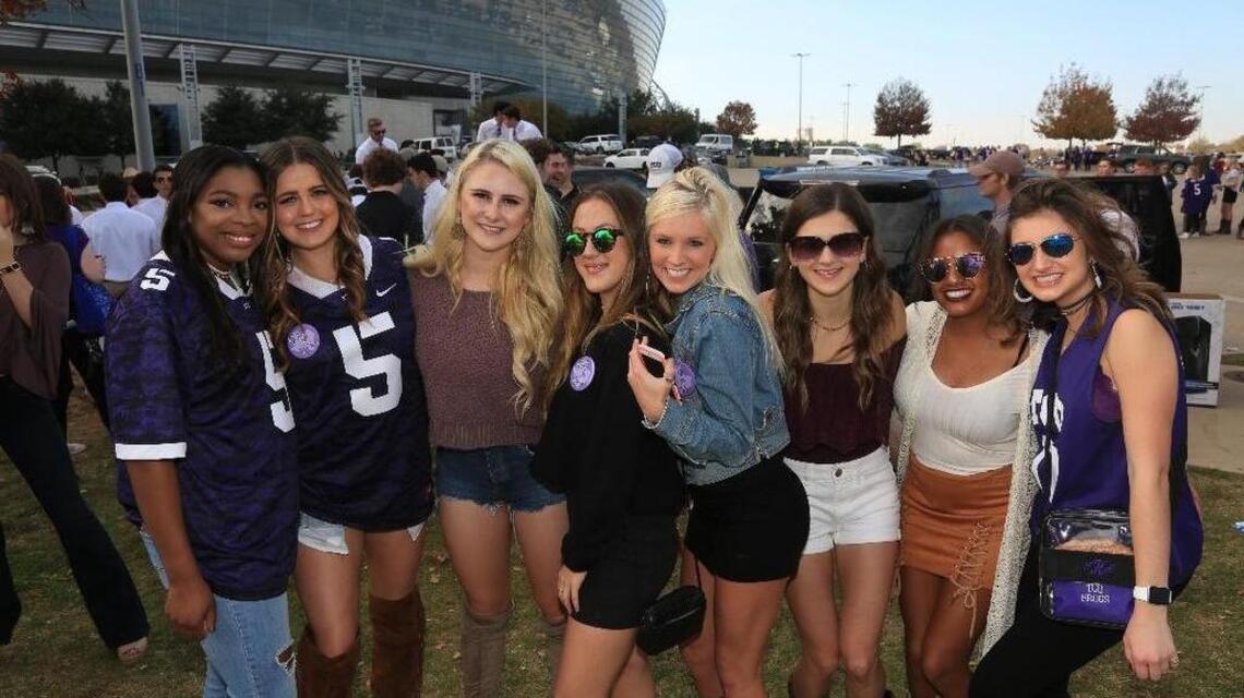 Horned Frogs, Sooners fans get the party started at Big 12 Championship