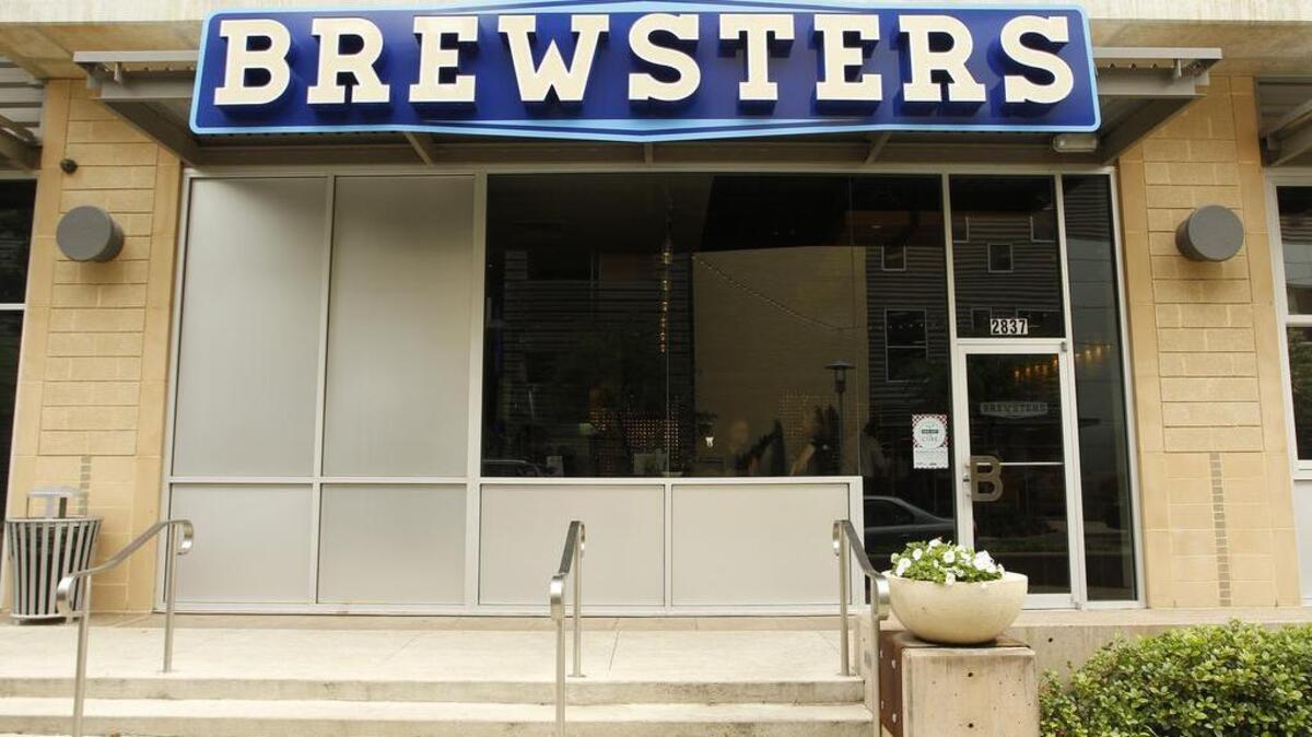 Brewsters, a burger-and-beer joint in what’s now known as Crockett Row at West 7th, lasted nearly three years despite tough competition nearby.
