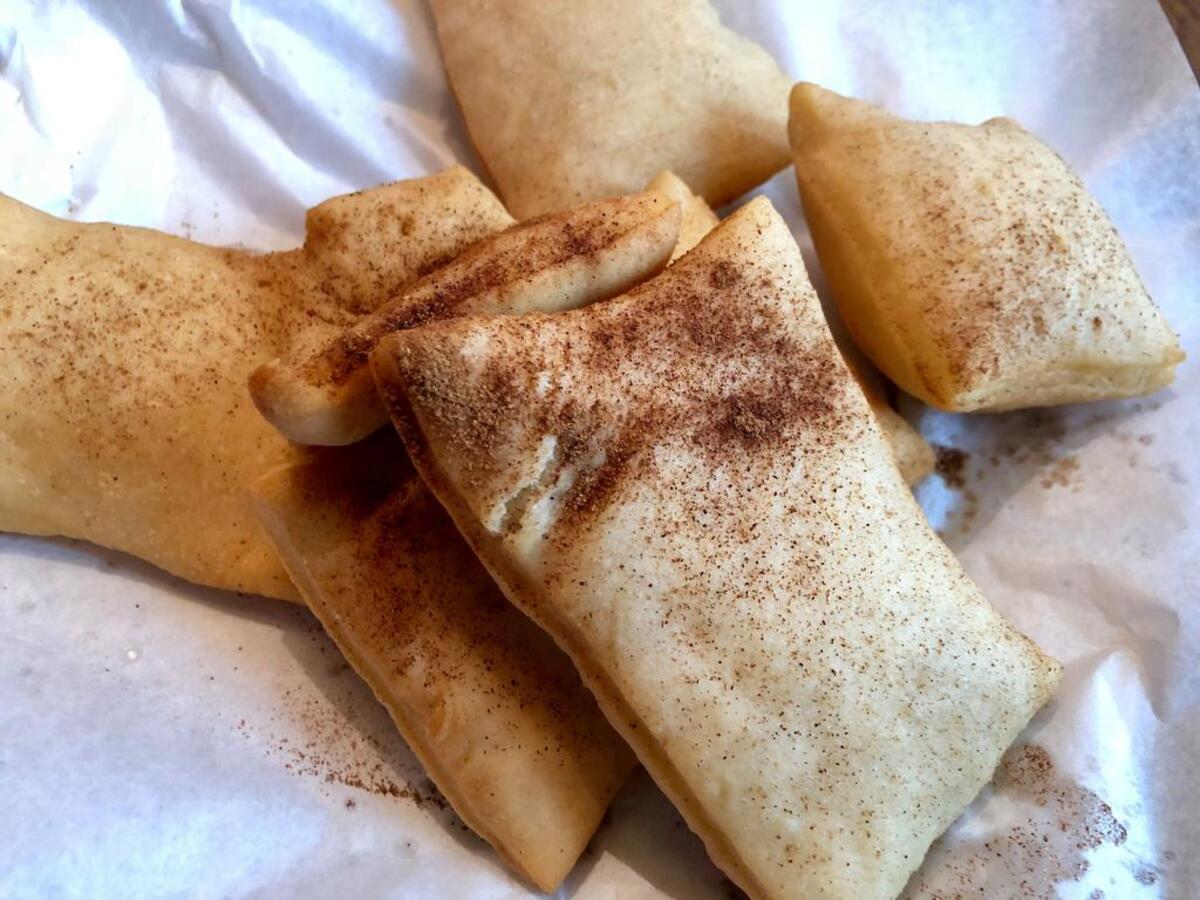 Sopapillas — not one or two but a basket full — at Campo Verde.