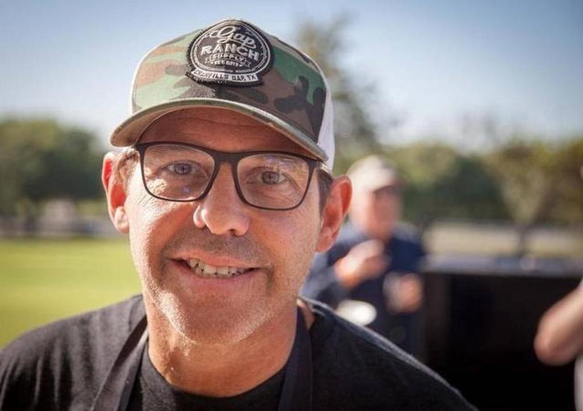 John Tesar will bring his Knife Burger to the new Crockett Street Food Hall.
