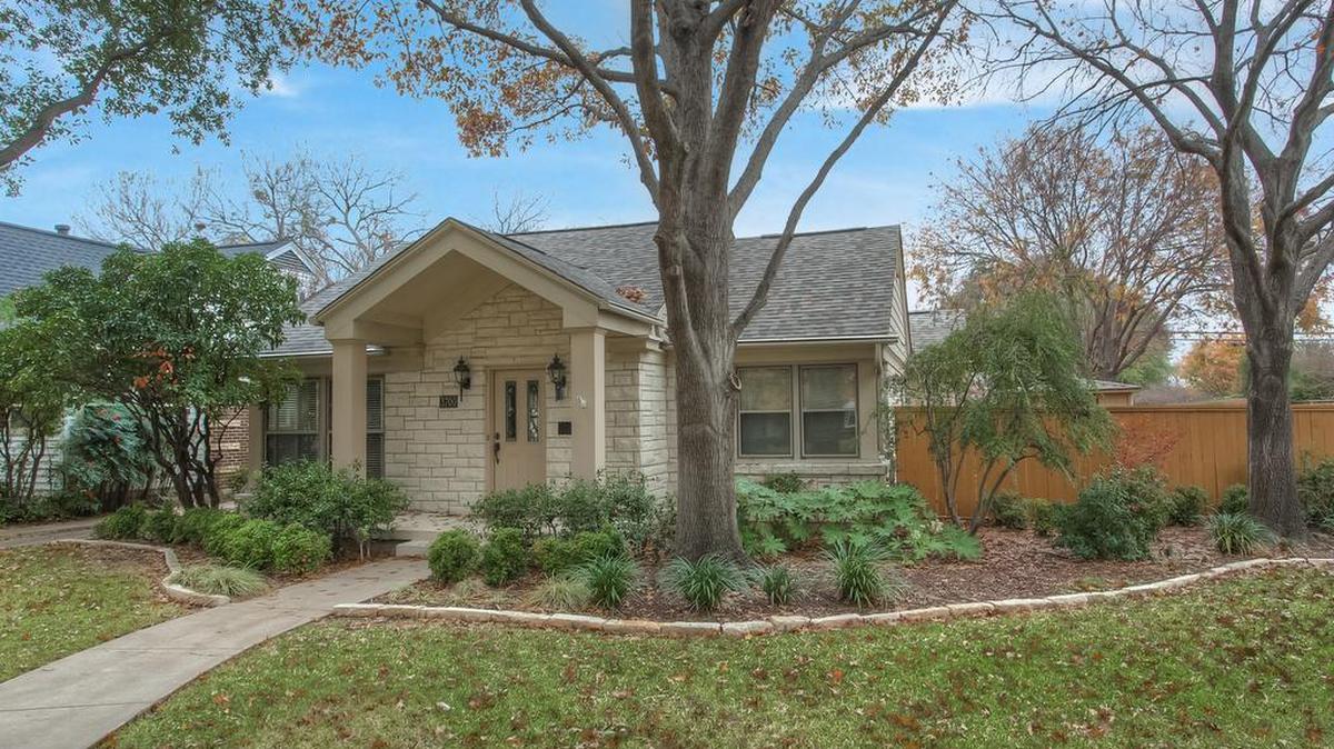 The home at 3700 Westcliff Road South is open Sunday, January 14 from 1 to 3 p.m.