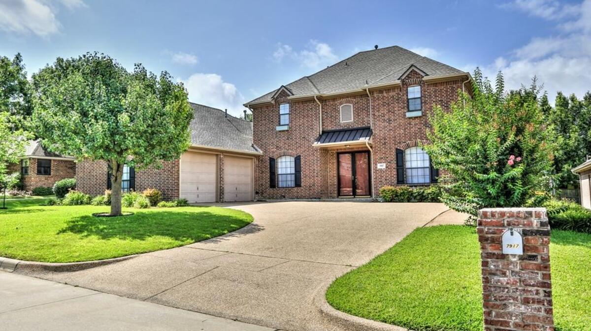 The home at 7917 Vista Ridge Drive S is open Sunday, December 3 from 2 to 4 p.m.
