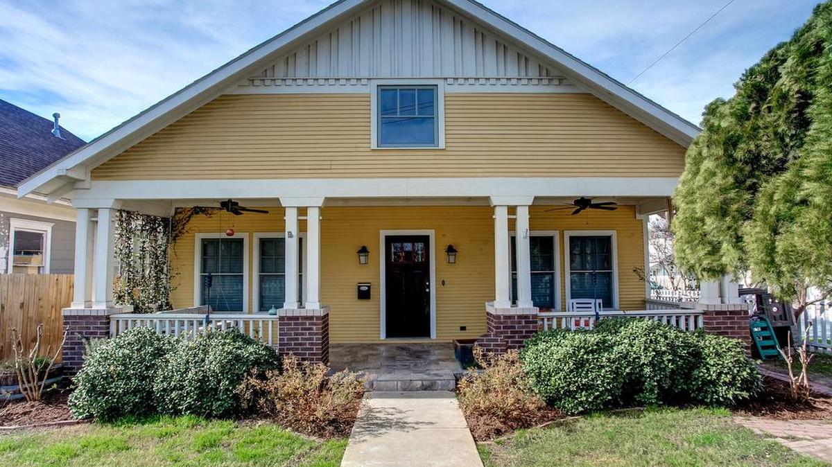 The home at 1800 Lipscomb Street is open Sunday, February 10 from 2 to 4 p.m.
