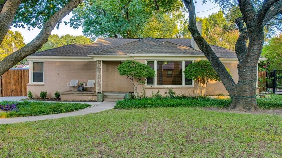 The home at 3605 Park Ridge Boulevard is open Sunday, October 1 from 2 to 4 p.m.