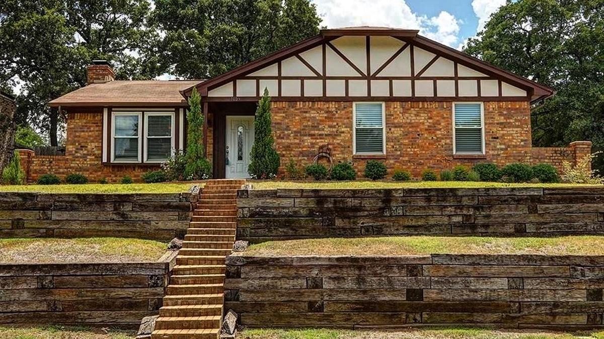 The home at 1005 Glenn Drive is priced $242,000.