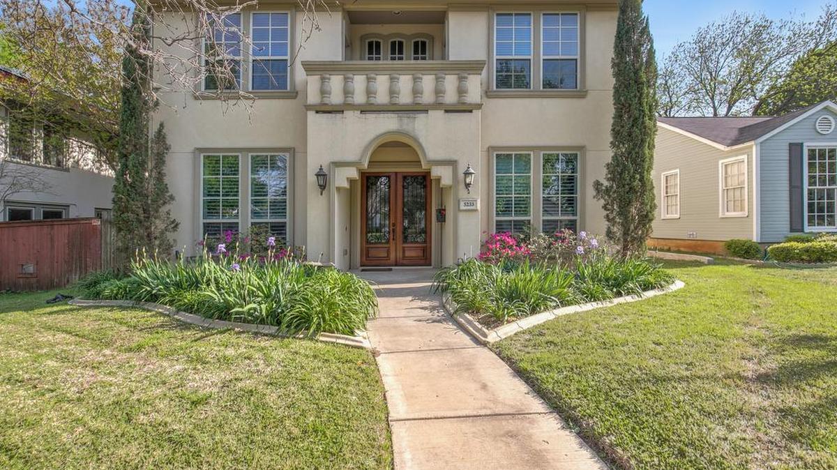 With the new Market Moves data, exclusively from Briggs Freeman Sotheby’s International Realty, you can now know valuable information about your neighborhood. In Fort Worth’s Arlington Heights, 5233 El Campo Avenue is represented by Bob Cowan for $749,000.