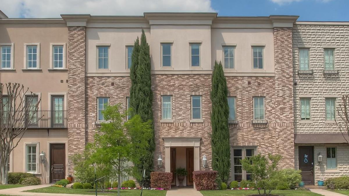 The townhome at 4704 Dexter Avenue features ten-foot ceilings, arched doorways and crown molding on all levels.