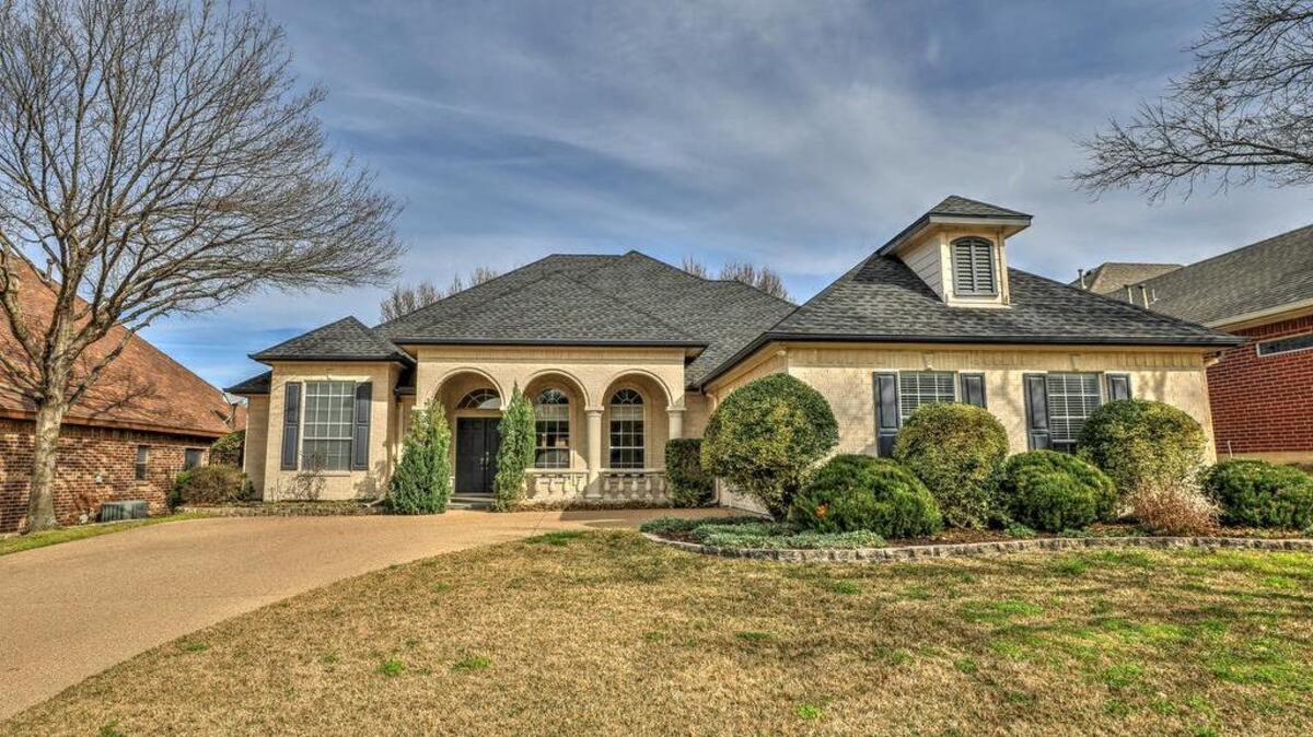 The home at 6428 Briercliff Court is bilt for both living and entertaining.