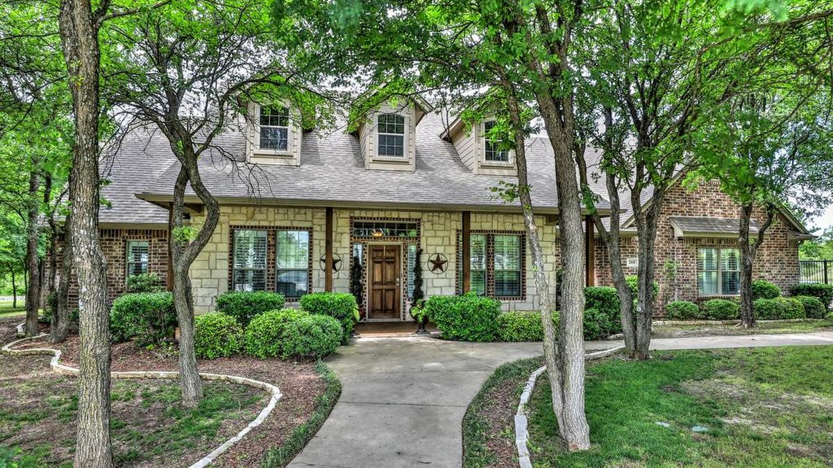 The home at 108 Spur Court offers an open flexible floor plan.