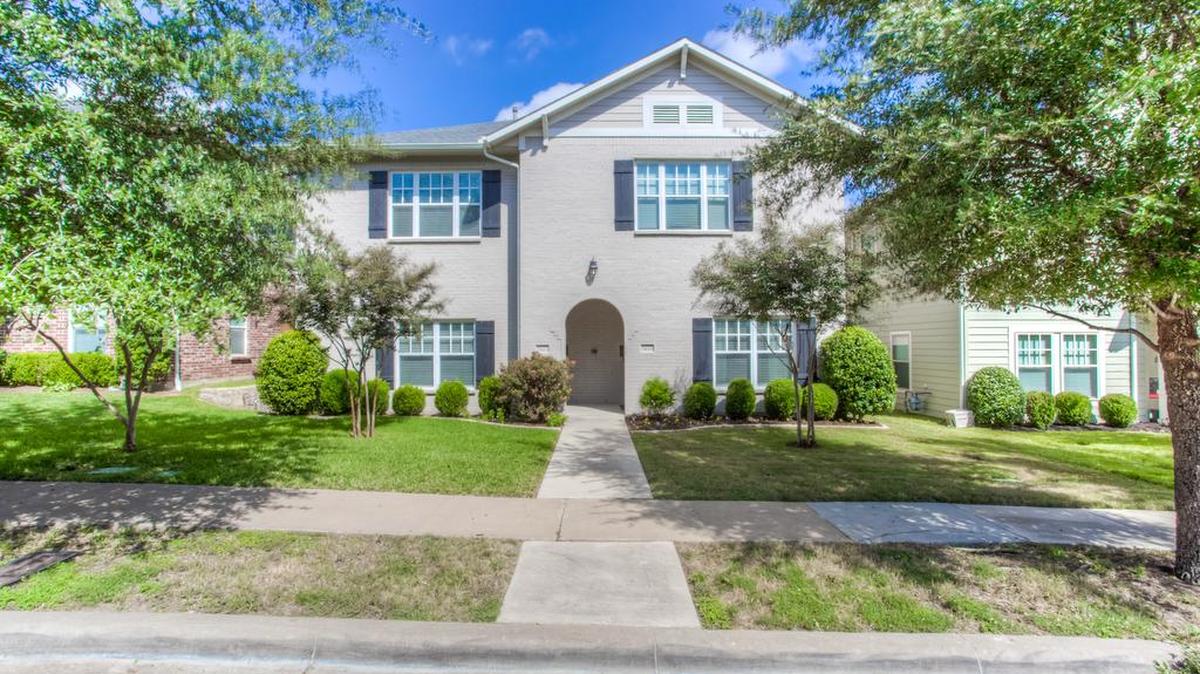 The townhome at 3422 W 4th Street is priced $399,990.