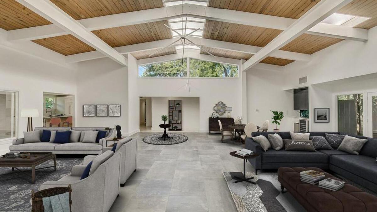 The home at 3401 Dorothy Lane South is open Sunday, October 7 from 1 to 3 p.m. as part of the luxury brokerage’s fall open-house tour of more than 300 exceptional homes.