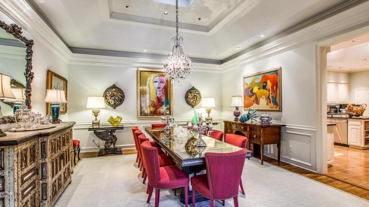 With multiple skylights and expansive walls, 1612 Tremont Avenue in Fort Worth is ideal for an art collector. Priced $799,000, it is represented by Baird Hicks of Briggs Freeman Sotheby’s International Realty.