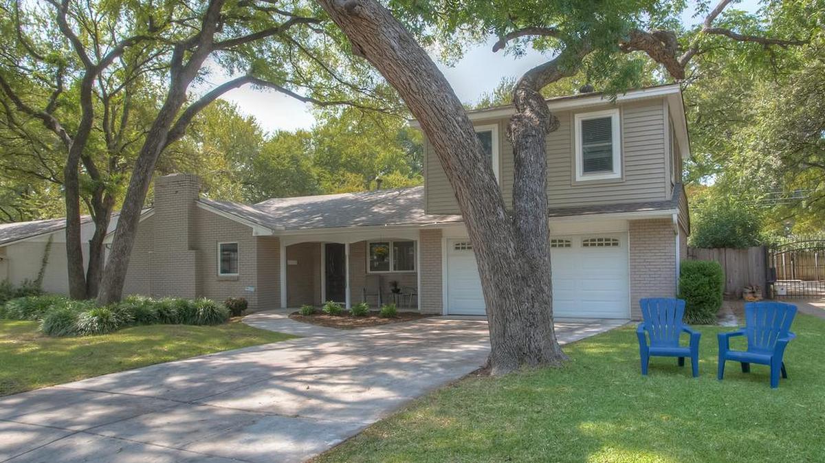The home at 3220 Tanglewood Trail is open Sunday, October 8 from 1 to 3 p.m.