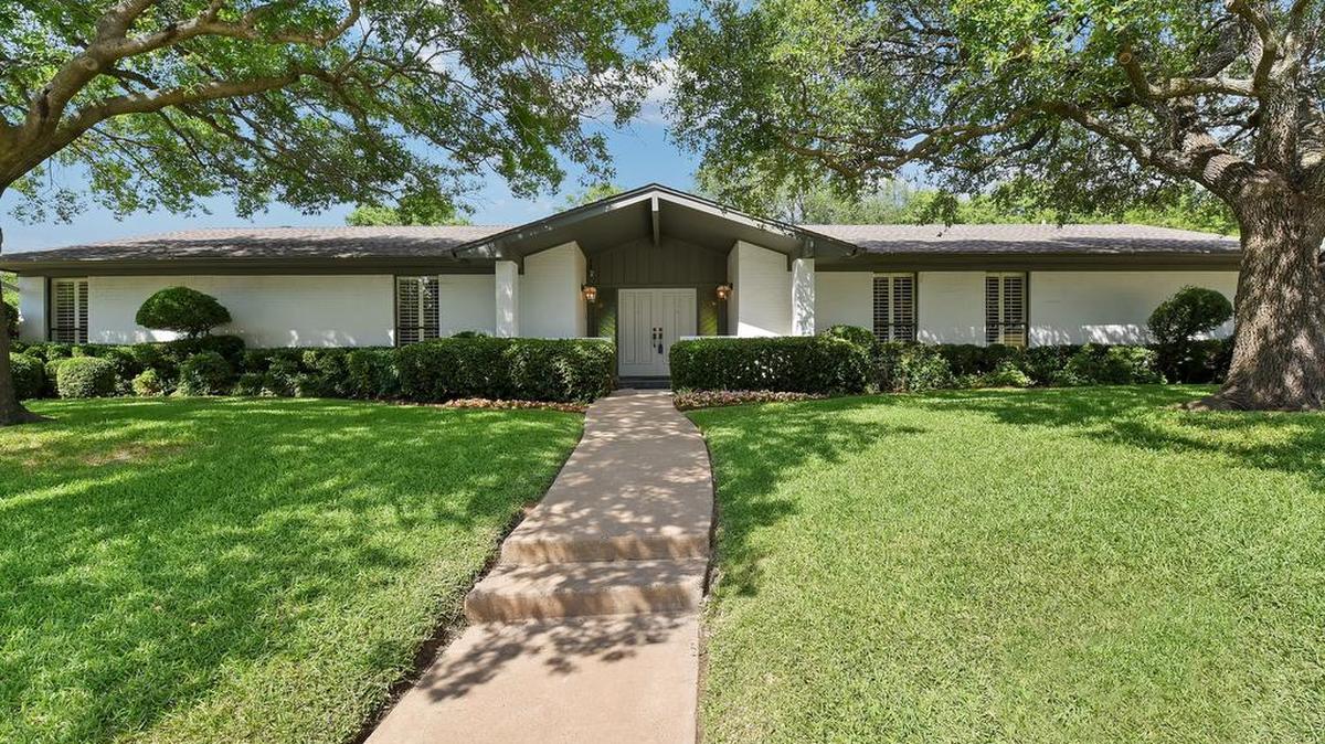 The home at 3867 Black Canyon Road is open Sunday, October 7 from 2 to 4 p.m.
