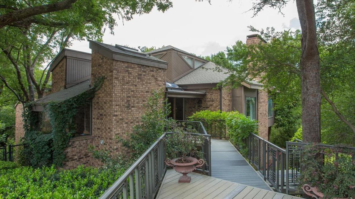The home at 2108 Fountain Square is open Sunday, October 1 from 1 to 3 p.m.