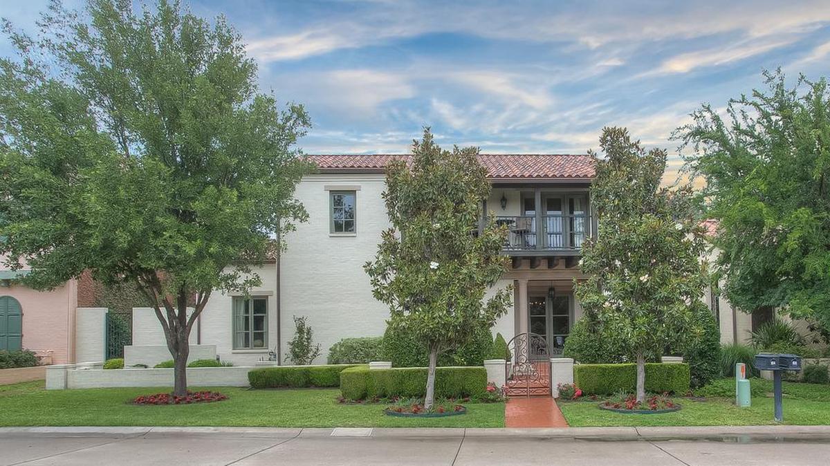 The home at 804 Durnham Close is open Sunday, January 28 from 2 to 4 p.m.