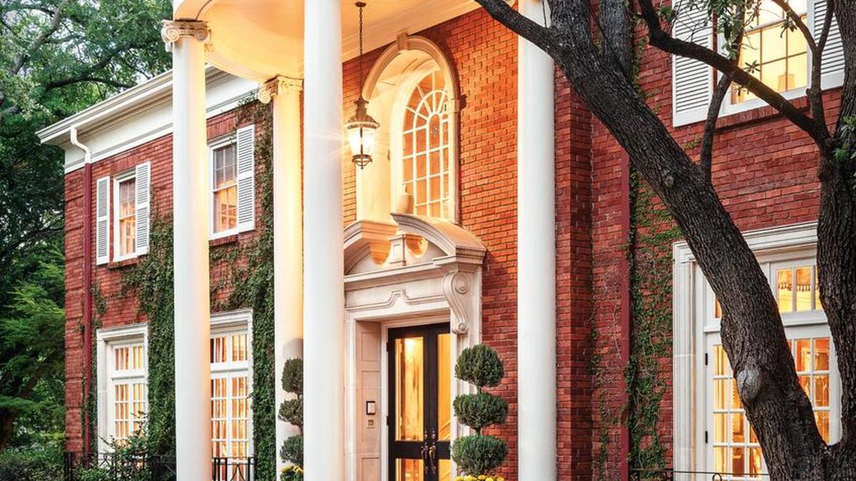 The summer 2016 edition of Grand Vie: Luxury in Living magazine is online at grandviemagazine.com.