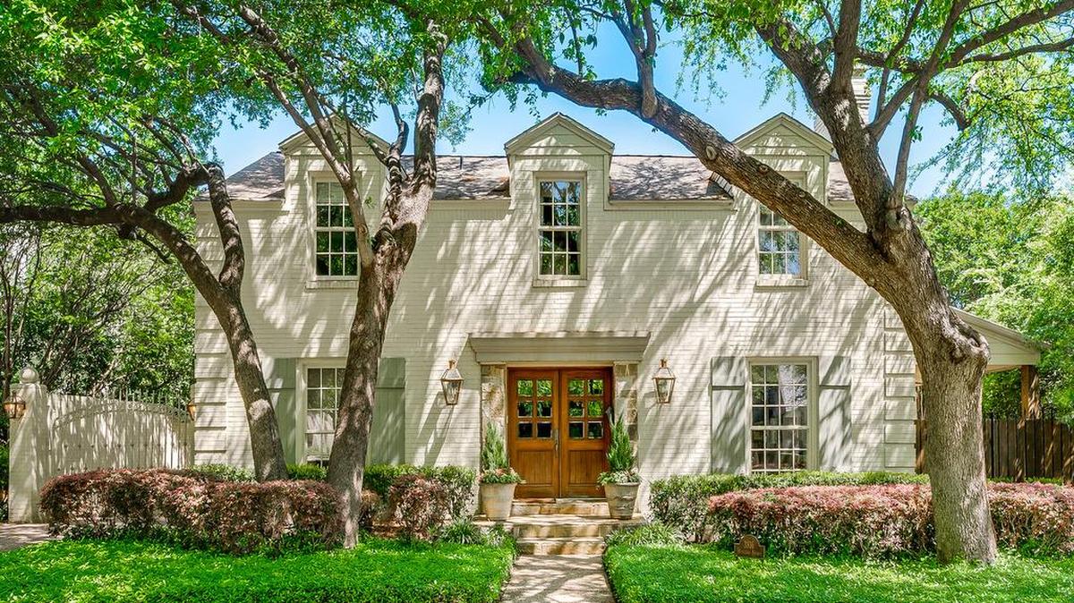 The home at 3816 Hamilton Avenue is priced $997,500.