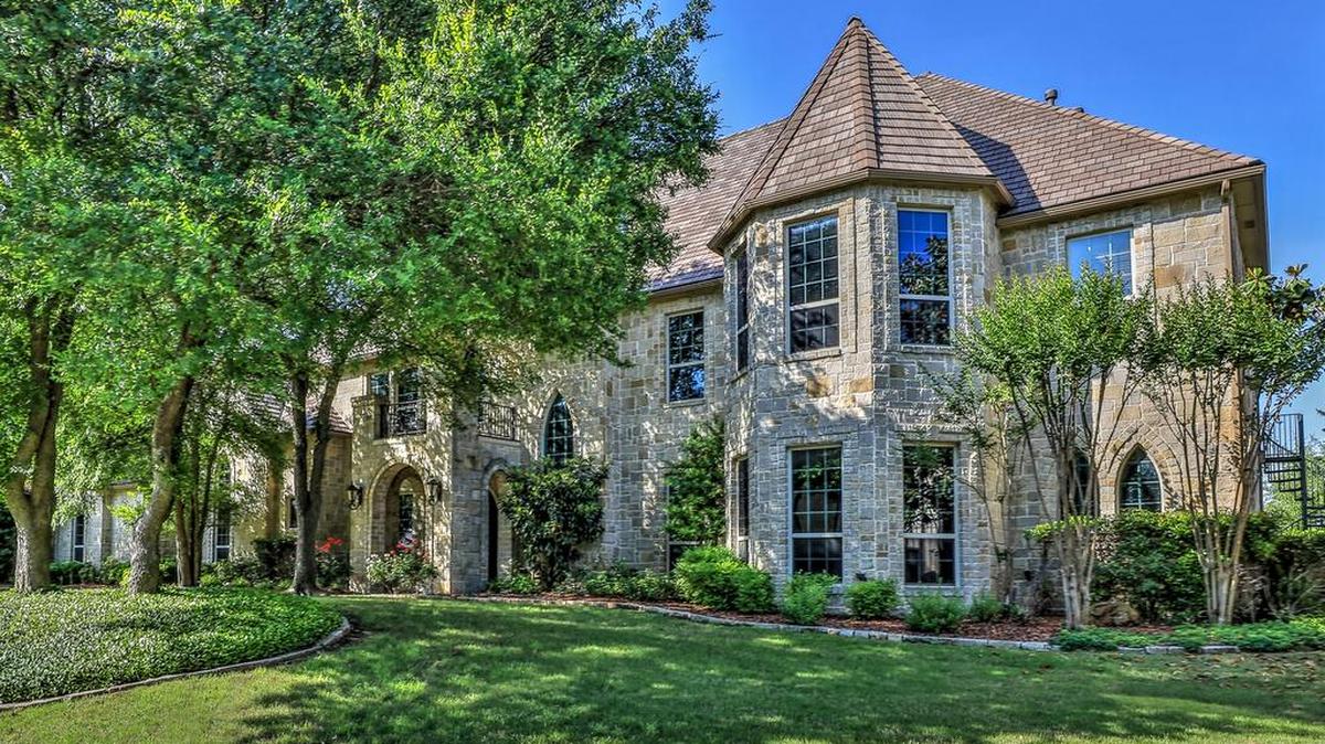 The home at 6717 Oak Hill Drive is open Sunday, September 30 from 2 to 4 p.m.