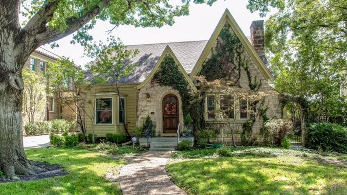 The home at 3305 Avondale Road overlooks a landscaped cul-de-sac.