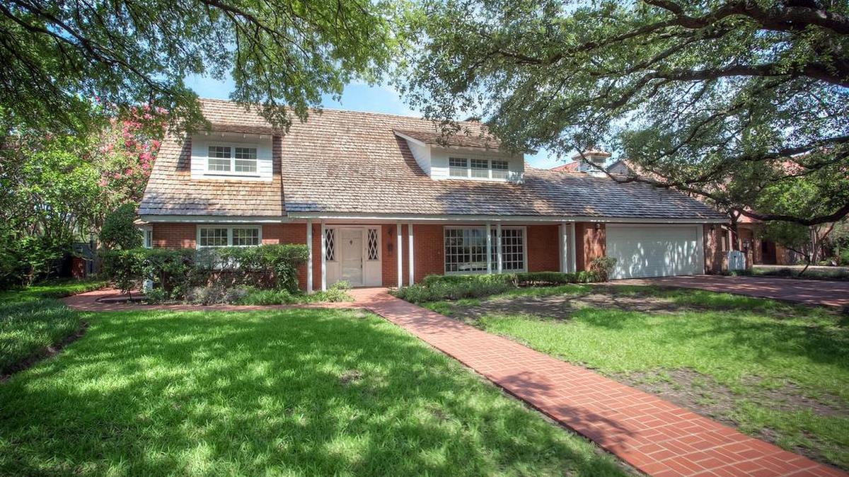 The home at 2916 Simondale Drive is priced $975,000.