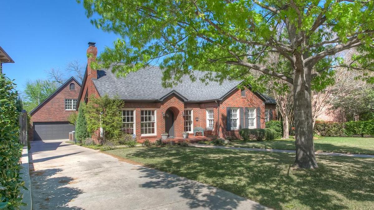 The home at 3914 Hamilton Avenue is priced $987,000.