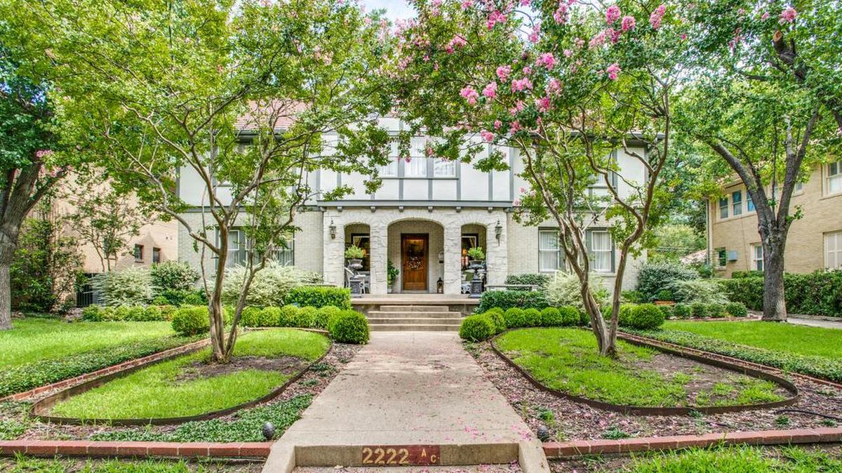 The home at 2222 Huntington Lane is open Sunday, December 3 from 1 to 3 p.m.