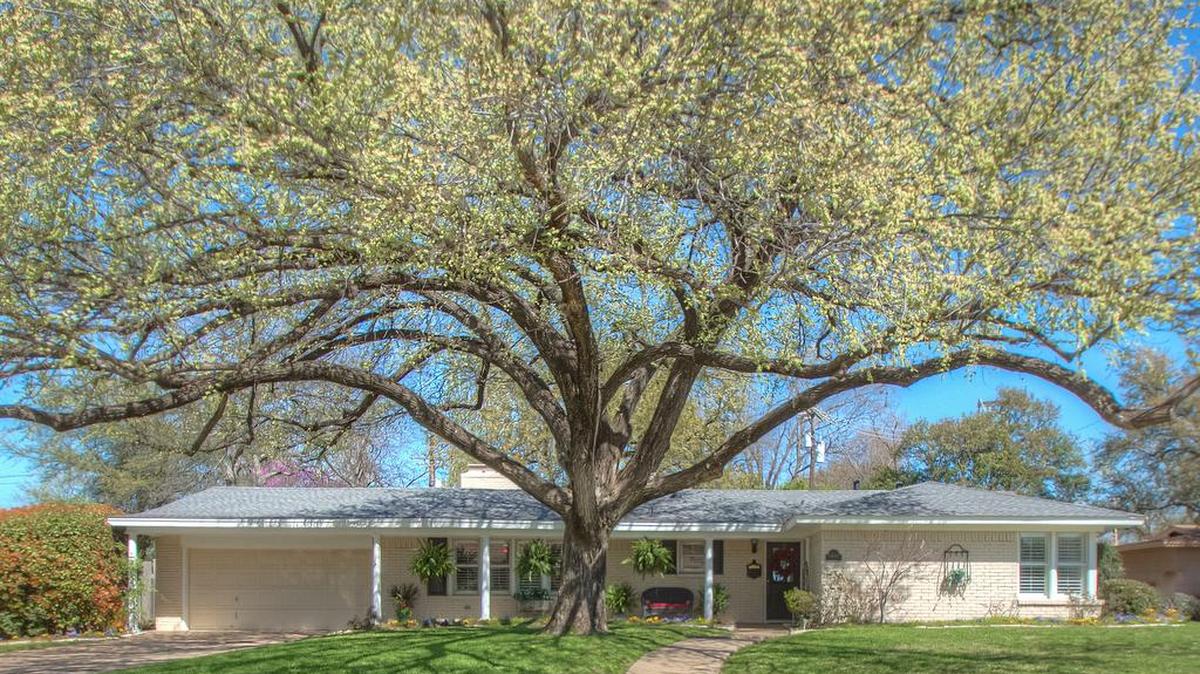 The home at 6100 El Campo Avenue is open Sunday, September 30 from 2 to 4 p.m.