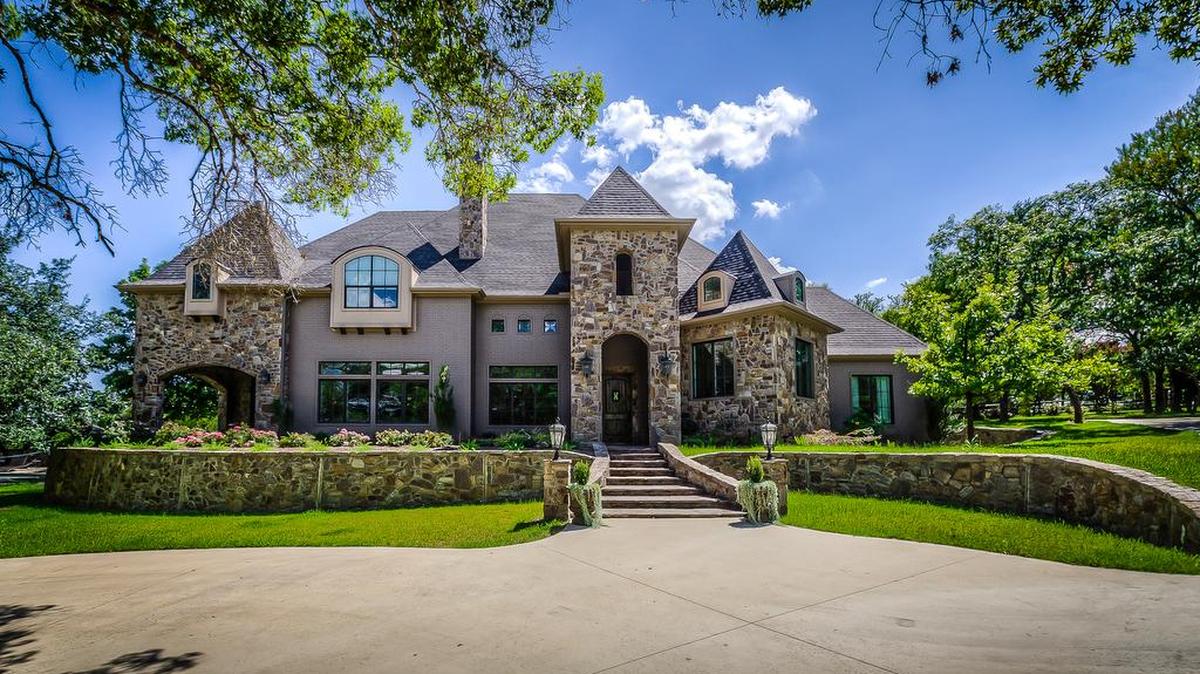The home at 360 Belle Circle is located on 6.72 rolling acres, overlooking a pond surrounded by mature oak trees.