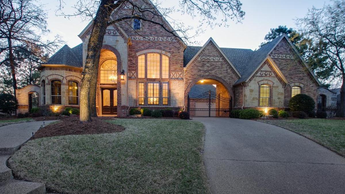 The home at 1220 Shadow Woods is priced $860,000.