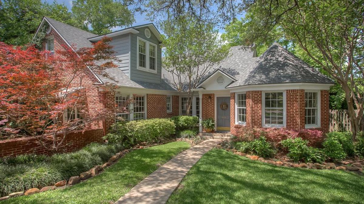 The home at 3909 Westcliff Road South is open Sunday, January 20 from 2 to 4 p.m.