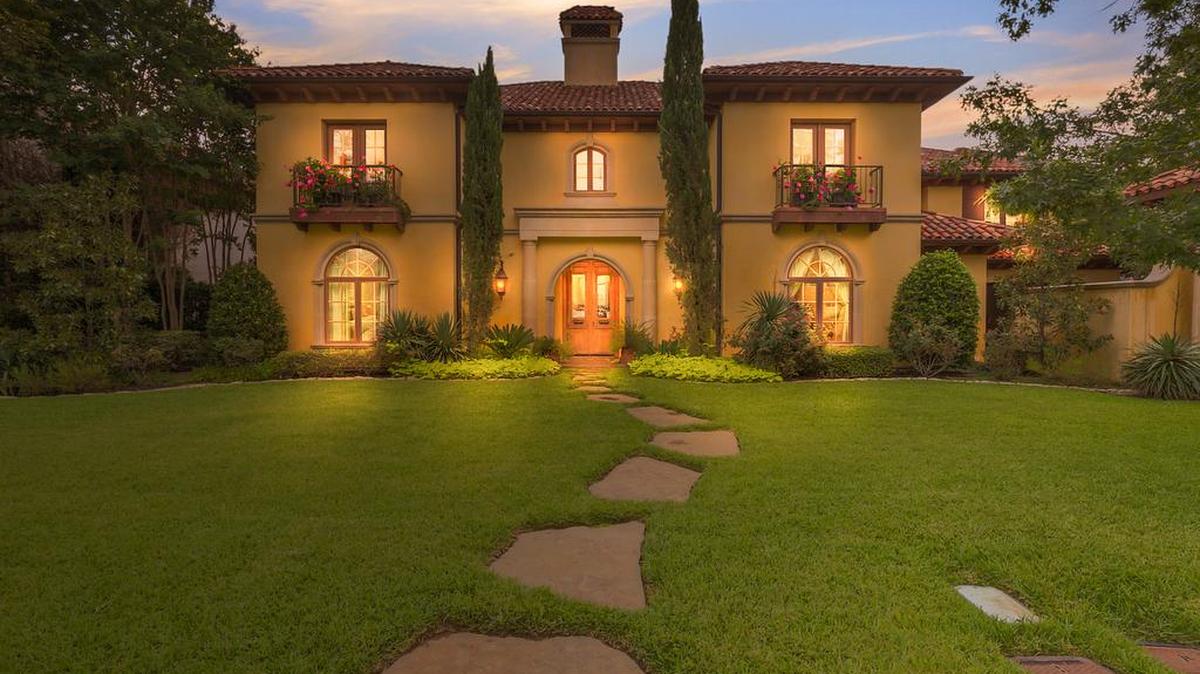 The home at 1517 Rivercrest Court in River Crest Landing is listed for $1,690,000.