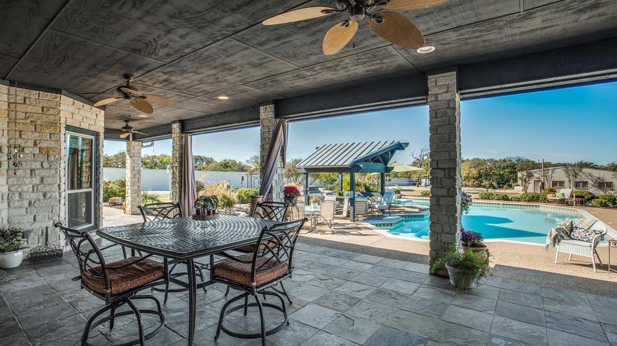 The property at 909 Little School Road will sell to the highest bidder via leading global auction firm Concierge Auctions.