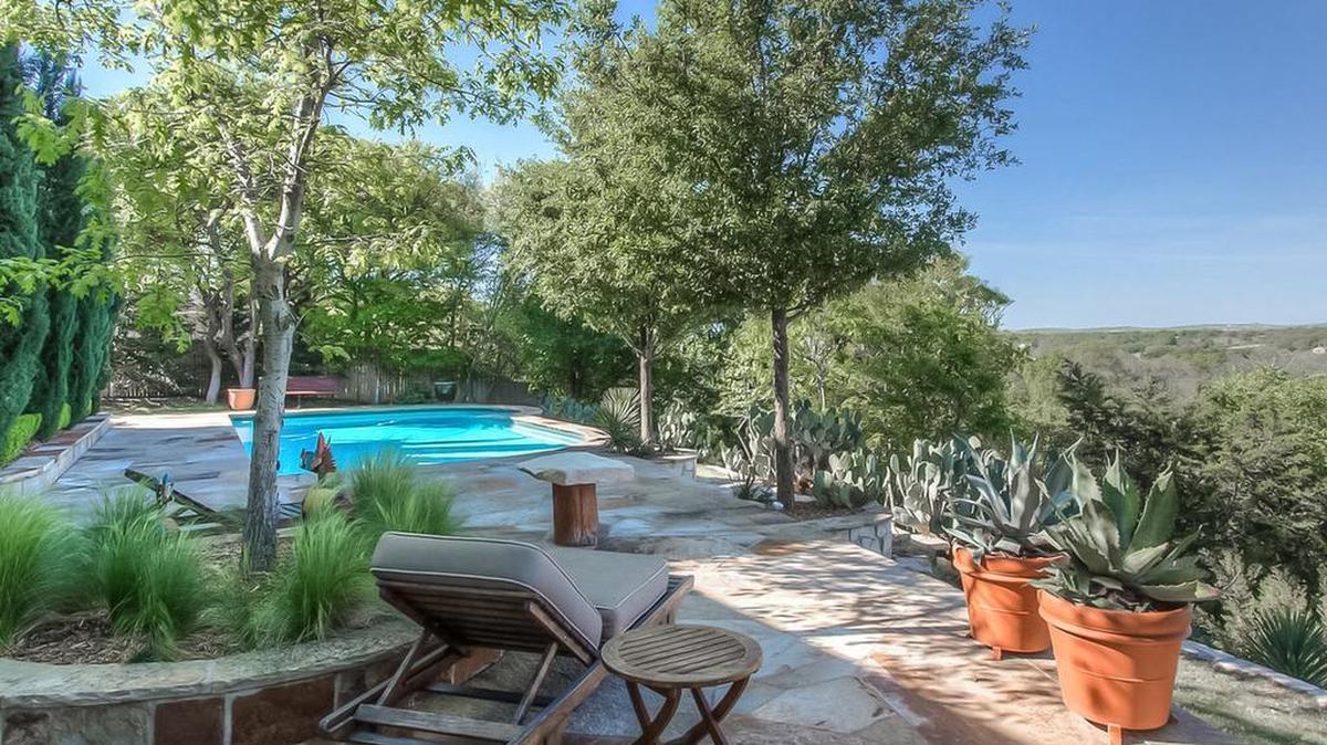 The home at 124 Bluff View is priced $550,000.