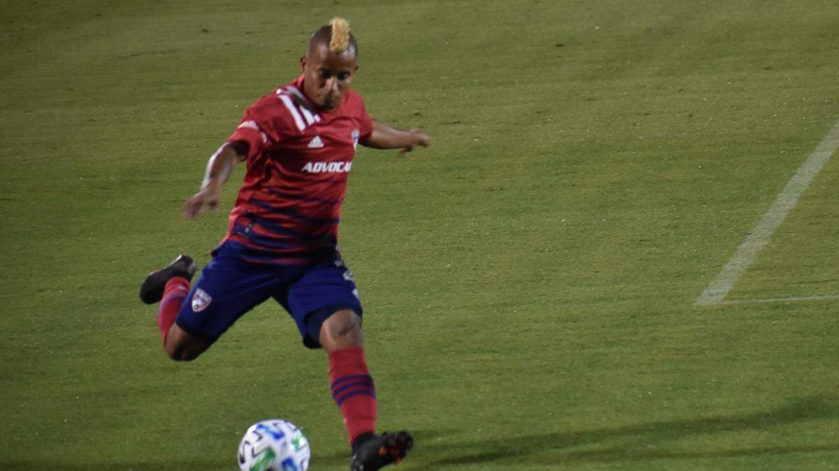 Con 179 partidos jugados en temporada regular y siete en playoffs, Michael Barrios representa calidad, experiencia y esperanza en el seno de la institución texana.