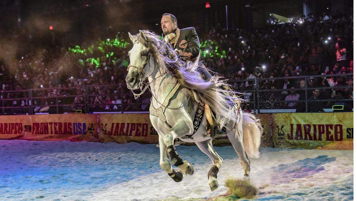 El cantante Pepe Aguilar indicó que a pesar de que las plataformas digitales y de videos han tomado mucha relevancia, todavía tiene confianza en la radio.