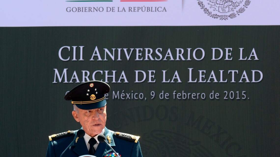 Acusan de 5 cargos de narcotráfico a ex secretario mexicano de Defensa