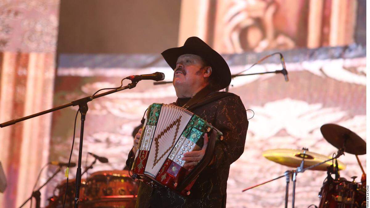Ramón Ayala trae su música norteña a Far West durante la celebración de Acción de Gracias.