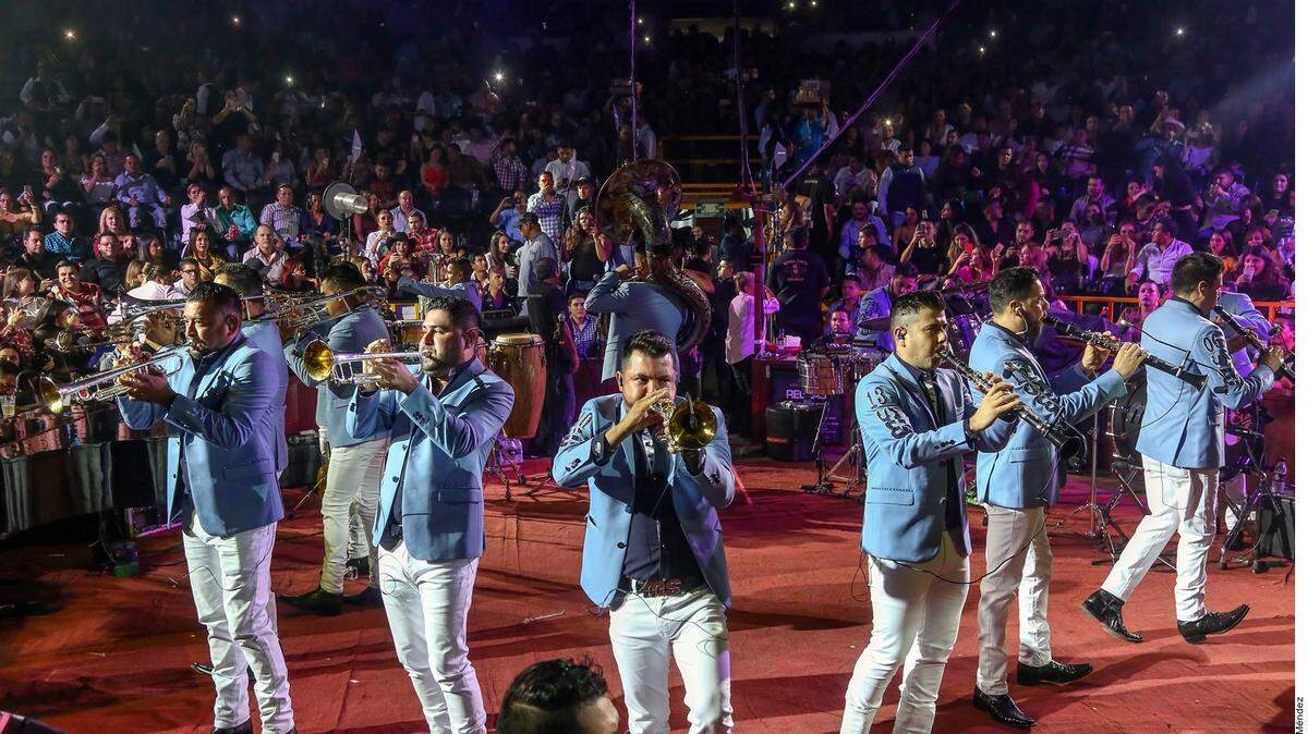 La popular Banda MS se presenta en el festival de radio en el Rodeo Mesquite.