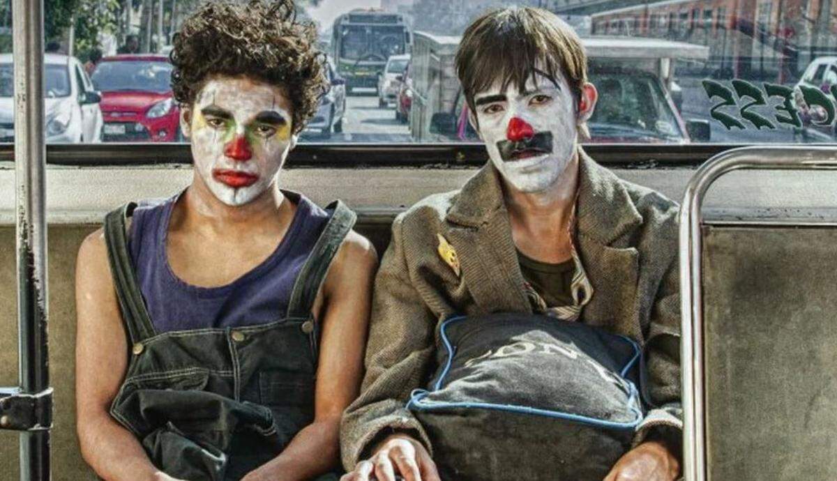 Los actores Benny Emmanuel (Izq.) y Gabriel Carbajal en una escena de "Chicuarotes".