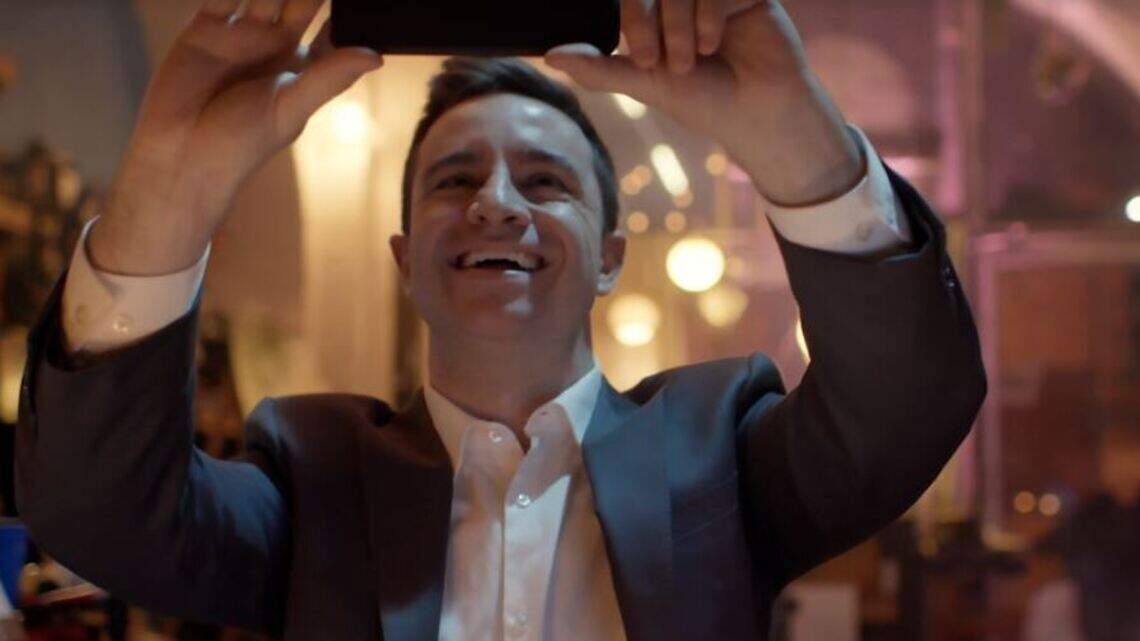 ‘IRL’: La terrible soledad del amor virtual