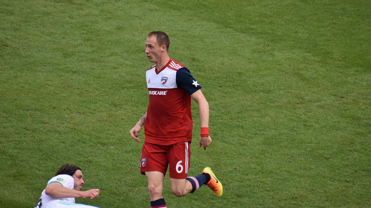El búlgaro Anton Nedyalkov se fue sin terminar la temporada, pero su reemplazo puede estar listo para firmar por FC Dallas.