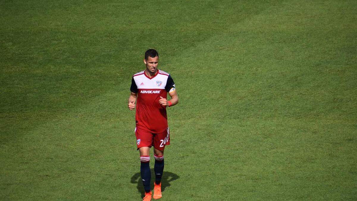 Matt Hedges ha jugado este año con diferentes compañeros en la defensa.