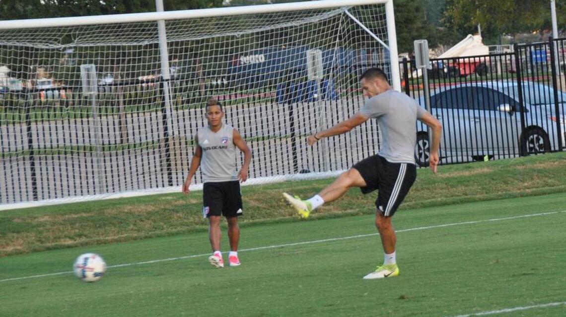 Barrios, Gruezo elegidos como los mejores del FC Dallas en el 2017