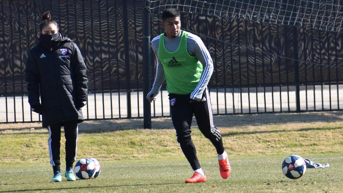 Santiago Mosquera, mediocampista colombiano del FC Dallas, se ha convertido en una de las esperanzas del equipo esta temporada.