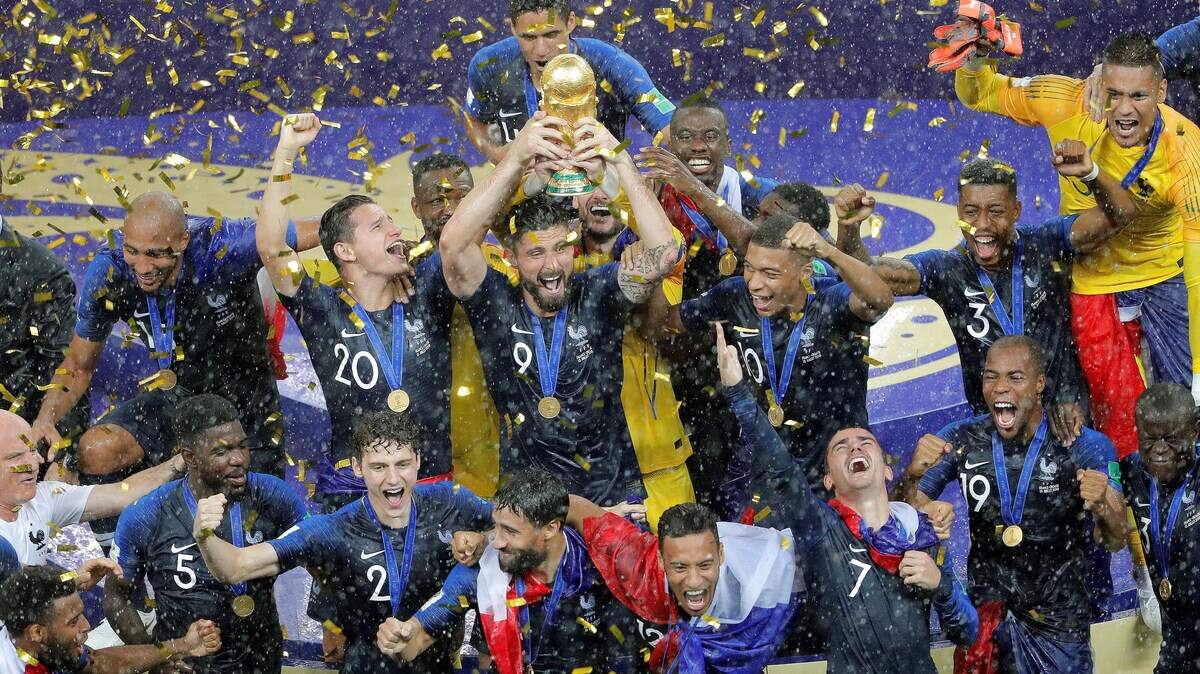 Jugadores franceses celebran el título de la Copa Mundial Rusia 2018.