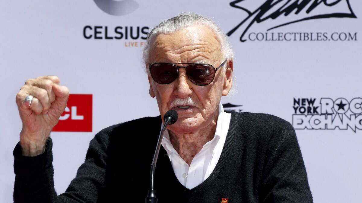 El creador de cómics estadounidense Stan Lee falleció a los 95 años de edad.